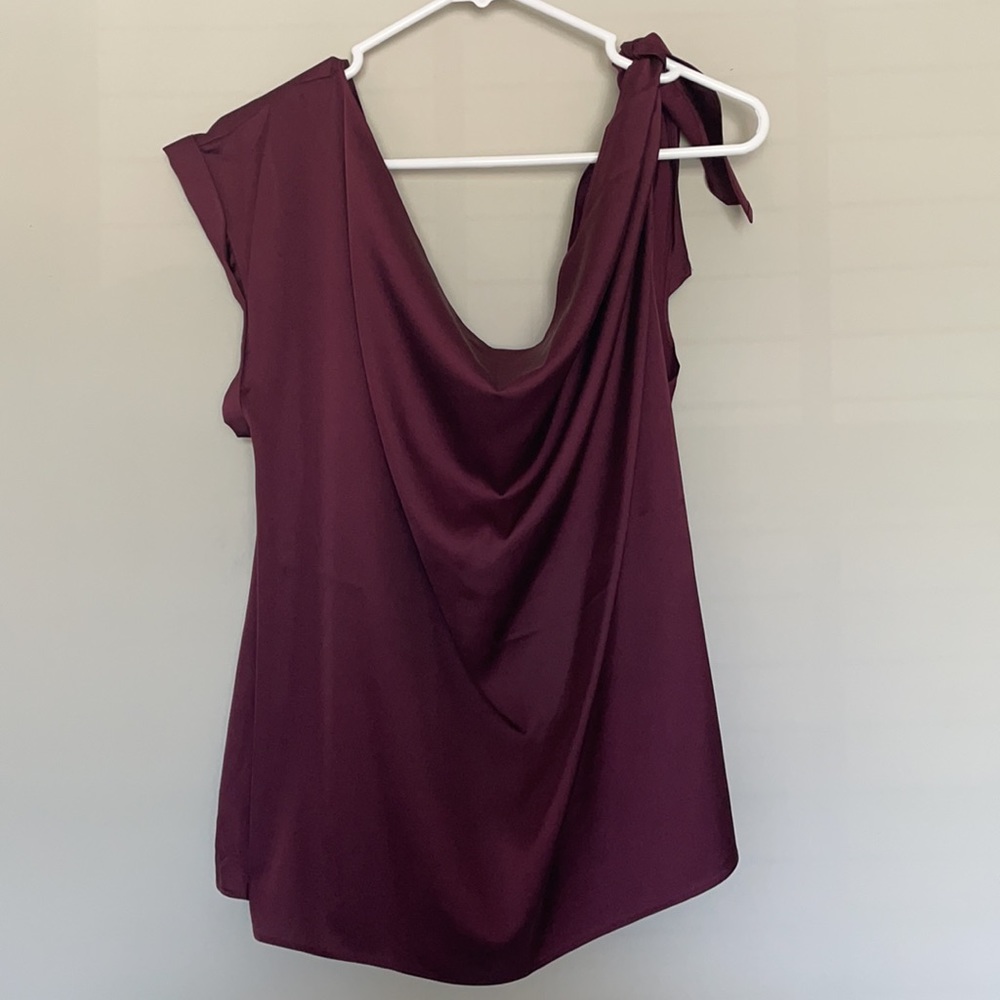 EXPRESS Off Shoulder top - Picture 2 of 5